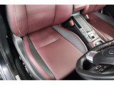 STIスポーツといえば赤黒コンビカラーのレザーシート!全席シートヒーター、運転席にはシートポジションメモリー機能!