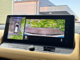 後方確認をサポートするモニター画面は、安全な運転に貢献します。狭い場所でも安心して駐車できます。