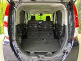 普段のお買い物や通勤、送迎等に十分な荷室スペースを確保しております。セカンドシートを倒すと、大きな荷物の積載も可能です♪