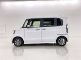 両側パワースライドドア付きだから、狭い駐車スペースなどでの 乗り降りラクラク!小さなお子さまのいるご家庭には嬉しい装備。