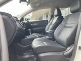 運転しやすいシンプルなデザイン。操作性にも優れ、スムーズなドライビングをサポートします。快適な運転席です。