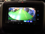 バックカメラの画像です。ガイドラインがスムースな車庫入れをサポートいたします。車庫入れの安心感がアップしますね。