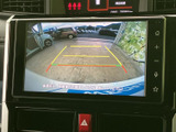 後方確認をサポートするモニター。駐車時の安全性向上に貢献します。ガイドライン表示で、スムーズな駐車操作を実現します。
