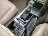 握りやすいステアリングは、長距離運転でも疲れを軽減。操作に必要なスイッチ類が配置され、運転に集中できます。手に馴染む素材感で、上質なドライビング体験を演出します。