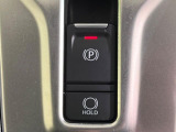 【オートブレーキホールド】信号待ちや渋滞で停車時にブレーキから足を離しても、停止状態を保持してくれます。前進するときはアクセルを踏めば自動で解除されるので安心♪街乗り運転が楽になります♪