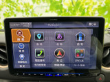 最新のナビゲーションシステムは、目的地までスムーズに案内します。快適なドライブをサポートする、便利な機能が満載です。