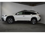 スバルの4WD(AWD)は直進安定性に優れ、日常走行から高速走行まで、さまざまなシーンで安心感に満ちた走りが愉しめます。それは悪路や泥道など左右のタイヤの路面状況が異なるシーンでも変わりません。