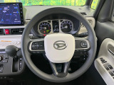 インテリアに合わせたデザインのステアリングは、運転される方のことも考え、運転しやすい形状、大きさです。是非一度、実際に触ってお確かめください。
