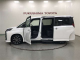 【まるごとクリーニング】シートを取り外し、車内を徹底洗浄。隅々まで丁寧に仕上げています。