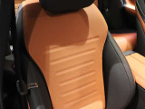 視野角の広い鮮明な画像で駐車をサポートしてくれる、パーキングアシストリアビューカメラがあるので、狭い場所での駐車も楽々!