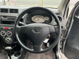 ノーマルなハンドルとなっております!握りやすく長距離運転も快適ですよ〜!