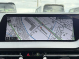 高精細な地図表示で、目的地までのルートをわかりやすく案内。渋滞情報もリアルタイムで確認でき、スムーズな移動をサポートします。