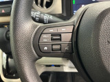 ステアリングにオーディオ操作スイッチが付いています。オーディオ画面に直接タッチしなくても操作が出来ますので、運転に集中できます。