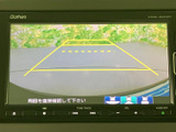 狭い道や駐車時も安心。後方状況を的確に把握できるバックモニターが装備されています。安全な運転をサポートする頼もしい機能です。