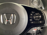 ハンドルにHondaセンシング系のクルーズコントロールやレーンキープアシストなどの操作スイッチが装備されています。ハンドルから手を離さず安全に操作できます。