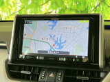 鮮明なディスプレイで、目的地までスムーズに。道案内で快適なドライブをサポートします。周辺地図も一目で確認可能です。