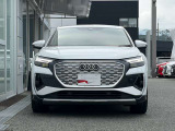 ひと目でAudiの電気自動車とわかるデザインとSUVの力強さや機能性を独創的に融合し、コンパクトSUVでありながら存在感を放ちます。