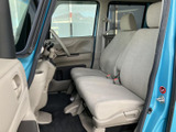運転席からの視界は良好で、運転操作もスムーズに行えます。快適なドライブをサポートします。