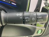操作しやすい位置に配置され、スムーズなウインカー操作をサポートします。安全運転に貢献します。