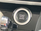 キーを取り出さなくてもエンジン始動ができるプッシュエンジンスターター。車内にキーがあればボタンを押すだけでエンジン始動できます。