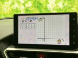 停車中には、ご家族や友人と一緒に動画や番組を楽しめます。長距離移動の際の移動時間を有効活用できるのが魅力です。