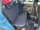 リアシートは軽自動車とは言えども大人2人がしっかりと座れるスペースを確保。天井も高く軽ワゴンの広さが魅力です!