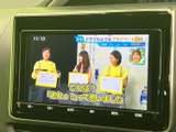充実した情報機能で、快適なドライブをサポート。お気に入りの音楽を聴きながら、目的地までスムーズに案内します。