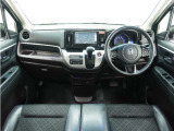 ◆インテリアパネル◆視界広々で非常に運転しやすくロングドライブでも疲れを感じさせないすっきりとまとまったインパネ周りです。