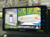 【アラウンドビューモニター】専用のカメラにより、上から見下ろしたような視点で360度クルマの周囲を確認することができます☆死角部分も確認しやすく、狭い場所での切り返しや駐車もスムーズに行えます。