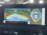 【パノラミックビューモニター】専用のカメラにより、上から見下ろしたような視点で360度クルマの周囲を確認することができます☆死角部分も確認しやすく、狭い場所での切り返しや駐車もスムーズに行えます。