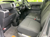 運転席からの視界は良好で、運転操作もスムーズ。運転に集中できる、機能的な空間です。