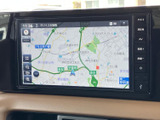 高精細な地図画面で、目的地までの道順をわかりやすく表示。スムーズなナビゲーションをサポートし、快適なドライブを演出します。