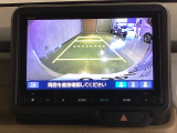 バックカメラ搭載です!車庫入れが苦手な人はもちろん、車両感覚に自信がある人にもお勧めです!見えない箇所が見えるようになるので、低い障害物や隠れてしまっている子供の存在等にも気付く事が出来ます。