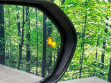 【ブラインドスポットモニター】走行中、ドアミラーの死角になりやすい箇所に後続車が接近するとサイドミラーのレンズに警告を表示!ドライバーに注意喚起をしてくれます。