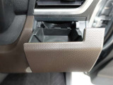 運転席ドリンクホルダーで室内スッキリ♪