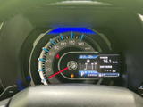 視認性の高いメーターで、運転に必要な情報を的確に把握できます。デジタル表示を採用し、洗練された印象を与えます。運転に集中できる環境です。