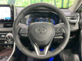 【純正革巻きステアリング】上質な革を使用することで、手にしっかり馴染みとても運転しやすいハンドルです♪