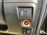 パワースライドドアの開閉はスマートキーのリモコンやドアノブは勿論、運転席側のスイッチ操作でも開閉ができ、安全・簡単です。