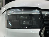 LEDヘッドライトは、点灯の瞬間から最大光量を発揮し、突然暗くなるトンネルなどでの安定感を高めます。