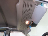 サンバイザーには駐車券等を挟んで簡易的保管することが可能です◎