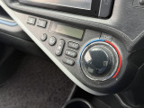【オートエアコン】一度お好みの温度に設定すれば、車内の温度を検知し風量や温度を自動で調整。暑い&hellip;寒い&hellip;と何度もスイッチ操作をする必要はありません。快適な車内空間には必須の機能ですね♪