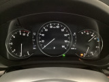 視界の整理やメーター周りの情報配置もシンプルで、運転中に余計なストレスを感じにくい点は大人向けの装飾と言えます♪