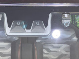 【スマートアシスト】走行中に前方の車両等を認識し、衝突しそうな時は警報とブレーキで衝突回避と被害軽減をアシスト。より安全にドライブをお楽しみいただけます。