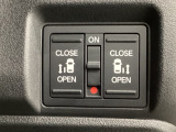 【両側パワースライドドア】両側がパワースライドドアになっており、運転席のスイッチやスマートキーでも開閉が可能です!開口部も広いので乗り降りも楽々♪