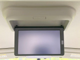 【フリップダウンモニター】大画面モニターで後席でもエンタメをお楽しみいただけます。小さなお子様にも大人気の装備です♪