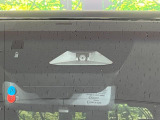 【プリクラッシュセーフティ】前方の車両等を検知し、衝突しそうな時は警報で注意を促し、ブレーキを踏む力をサポート。ブレーキを踏めなかった場合は衝突被害軽減ブレーキが作動、衝突回避をサポートします。