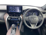 運転席まわりです。 各操作スイッチは使いやすい位置に配置されてます。