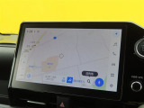 ディスプレイオーディオ(コネクティッドナビ対応)PLUS搭載。Tコネクトご契約で2028年7月まで無償で利用できるナビ(期限到来後は有償)と、解約後も利用できる車載ナビが搭載されています。