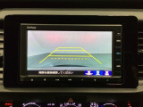 バックでの車庫入れも安心です! リアカメラが付いているバックモニター付のナビを装備しております。操作線もついており距離感も画面から確認できます。