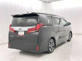 走りにこだわりながら収納力も持ち合わせたお車です。